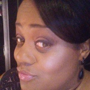 Meet your Posher, Yolanda